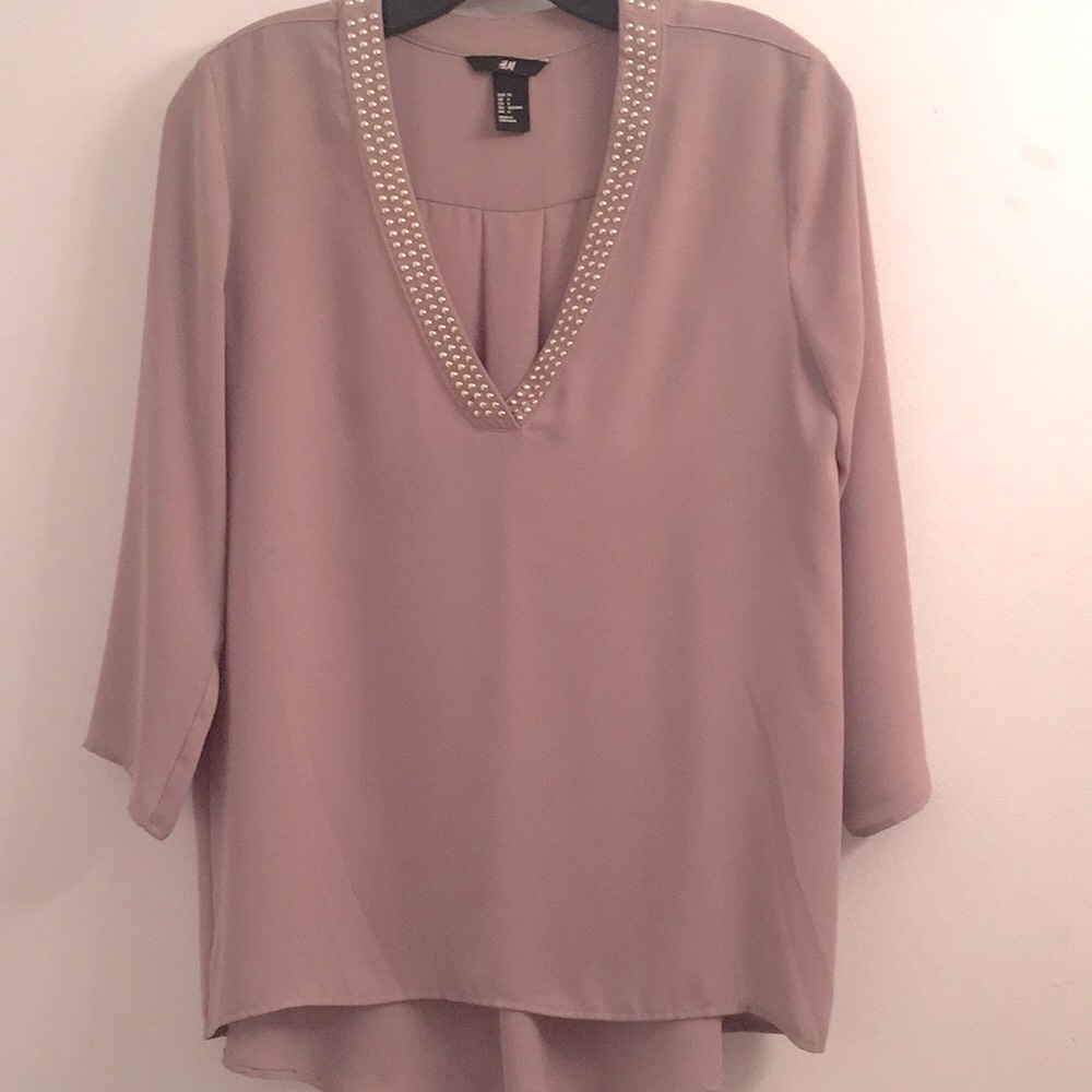 H&M Vneck, hi/low, w/gold bead trim blouse.
